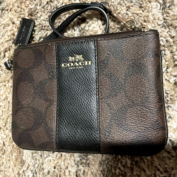 Coach wristlet - Picture 1 of 1